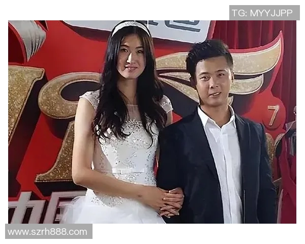 女明星与篮球教练的浪漫邂逅揭开了娱乐圈与体育界的奇妙交集